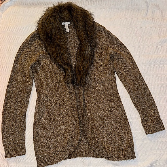 BEAUTIFUL TAN OPEN SWEATER JACKET WITH FAUX FUR COLLAR - Picture 1 of 3